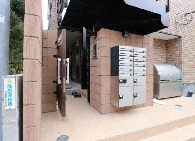 インスパーク本駒込のエントランス