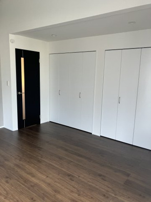 【居間・リビング】 | 野上2丁目新築戸建て | リビングにもたっぷり収納でスッキリ