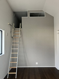 【設備】 | 野上2丁目新築戸建て | リビングに約６畳のロフト付き