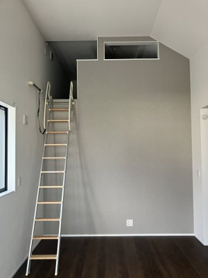 【設備】 | 野上2丁目新築戸建て | リビングに約６畳のロフト付き