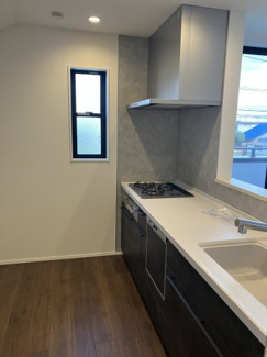 【キッチン】 | 野上2丁目新築戸建て | 作業スペース広い快適なカウンターキッチン