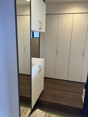 【玄関】 | 野上2丁目新築戸建て | 収納たっぷりな玄関