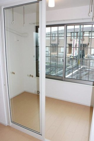 ハピネス２の内装|明るい色調の室内です