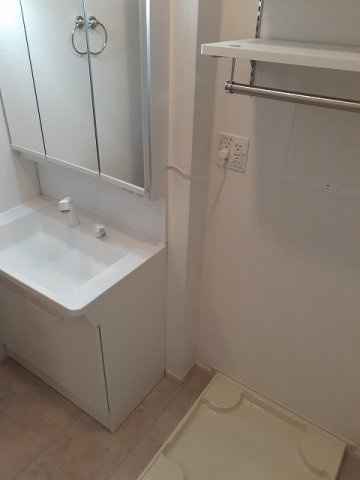 ガーデンハウスプリムローズ　Ⅱの洗面所|明るい洗面所です