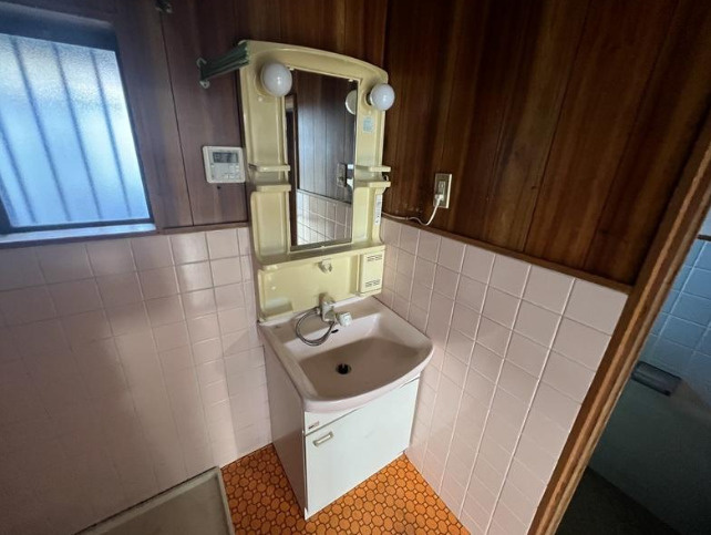 生駒市俵口町の戸建ての洗面所