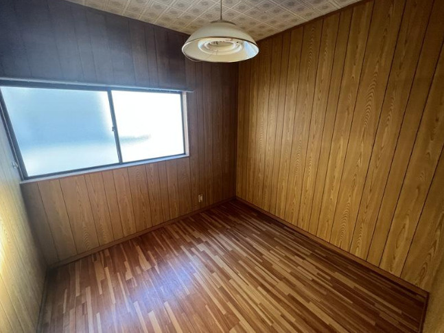 生駒市俵口町の戸建ての洋室