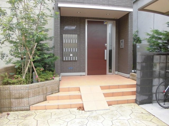 グランペール豊洲のエントランス