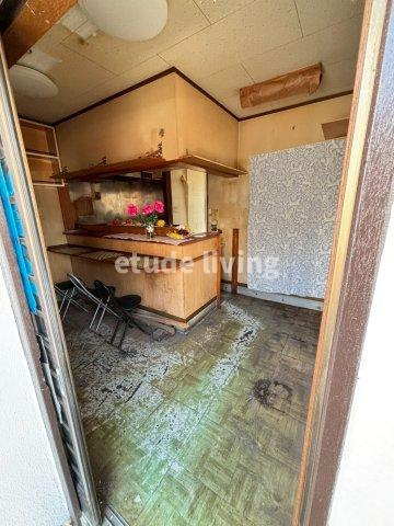 志木市柏町戸建（店舗付き住居）の玄関|入口から見た店舗内部