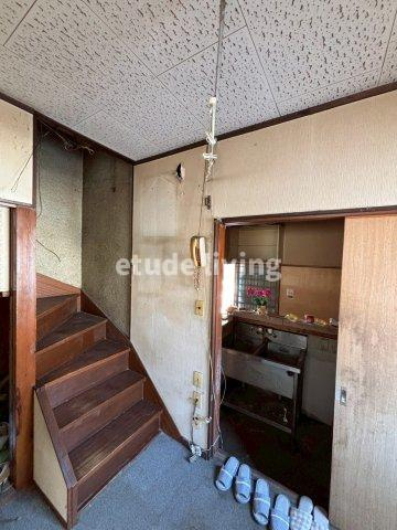 志木市柏町戸建（店舗付き住居）のエントランス|店舗から居住部分に繋がる入口