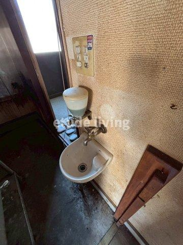 志木市柏町戸建（店舗付き住居）の洗面所|店舗部分、洗面台