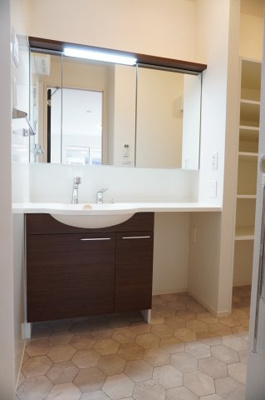 【独立洗面台】 | レフィナードカーサ | 三面鏡洗髪洗面化粧台