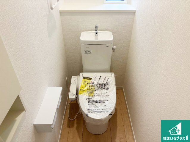 和歌山市鳴神　第４期　新築一戸建てのトイレ|1・2階の2ヶ所にあるので、朝の忙しい時間の順番待ちもなく、深夜の利用にも大変便利です。