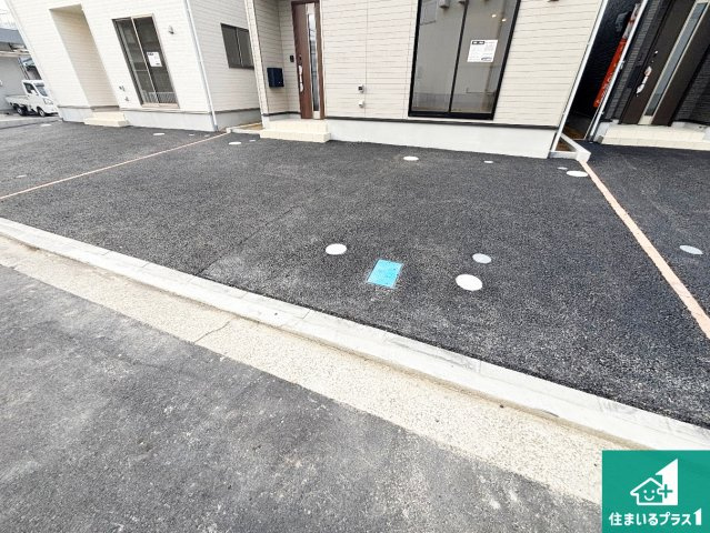 和歌山市鳴神　第４期　新築一戸建ての駐車場|２台分の駐車スペース！散水栓があるので、こまめに愛車を洗えます！