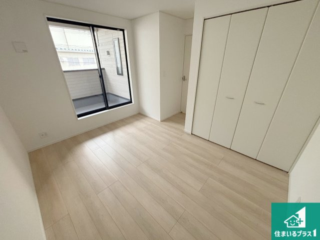 和歌山市鳴神　第４期　新築一戸建ての洋室|収納スペースが充実しているので子供の成長に合わせてたくさん収納ができます！家族構成に合わせた様々な活用ができる収納！