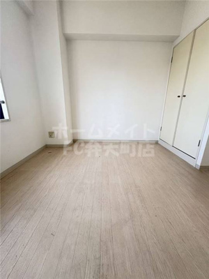 【寝室】 | 八幡屋港友マンション | 落ち着いた色調の寝室です