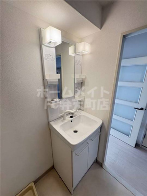 【洗面所】 | 八幡屋港友マンション | 明るい洗面所です