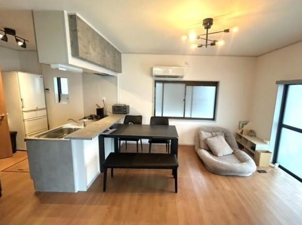 清滝中町　中古一戸建ての居間・リビング|LDK15.0帖
■物件内覧・資金計画相談・住宅ローン相談、リフォーム相談、お問合せ受付中■
※当日・翌日のご内覧、ご相談はお電話でのお問合せがスムーズです！