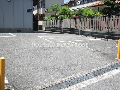 ディアコート21の駐車場