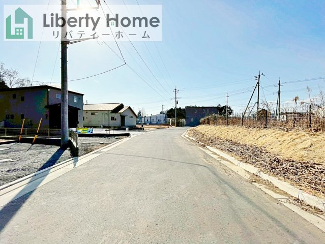 水戸市内原町第12　新築戸建　2号棟の前面道路含む現地写真