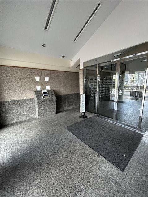 新座市畑中３丁目の賃貸マンションのロビー