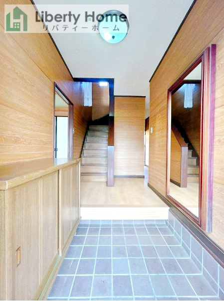 北茨城市関南町神岡上　中古戸建の玄関