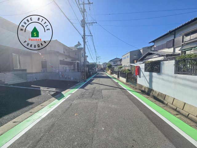 福岡市東区舞松原6丁目第2-2棟（2号棟）の前面道路含む現地写真|前面道路です。

