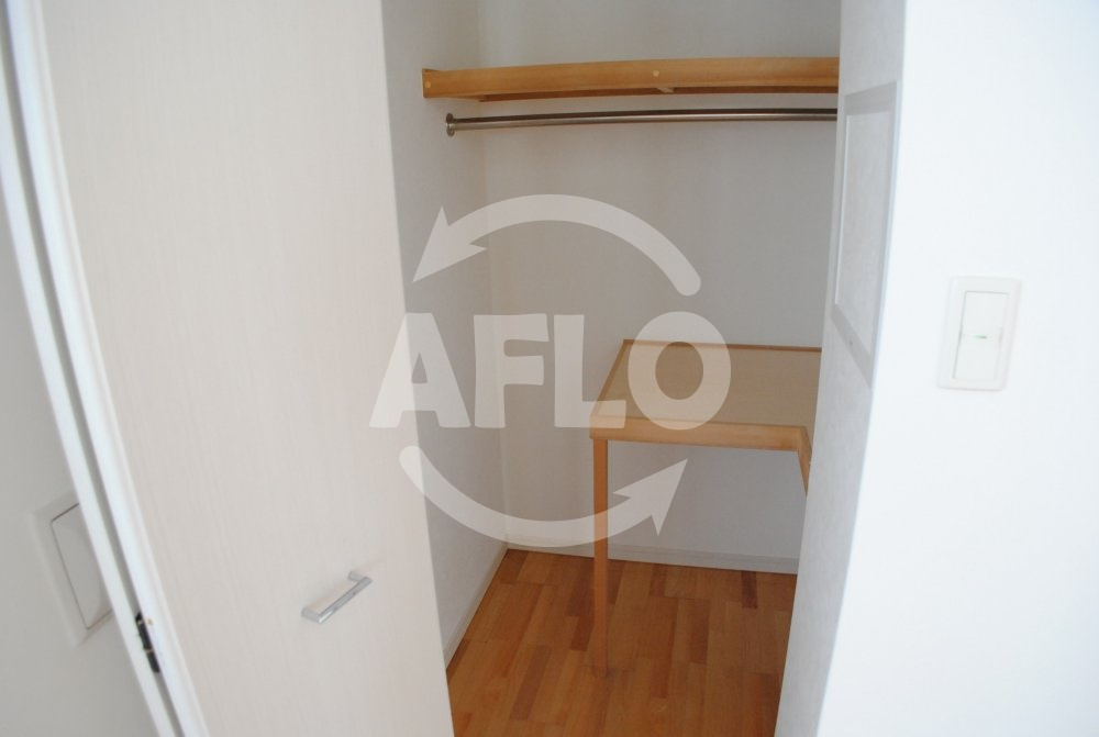 プレサンスNEO中之島公園の収納|プレサンスNEO中之島公園　ウォークインクローゼット