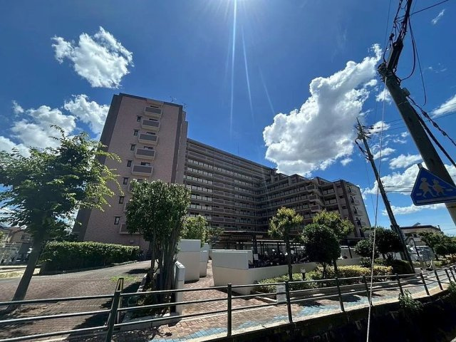 グランドメゾン四條畷の外観|新しい生活にいかがでしょうか？外観はお住まいの顔になります。こだわりたいポイントですね。水回りリフォームやリノベーションも承ってます。
■現地見学・資金計画相談・住宅ローン相談もお問合せ受付中■