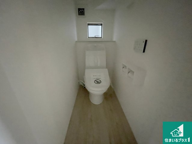 甲賀市甲賀町大原市場　第24-2期　新築一戸建てのトイレ|1・2階の2ヶ所にあるので、朝の忙しい時間の順番待ちもなく、深夜の利用にも大変便利です。