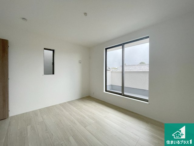 甲賀市甲賀町大原市場　第24-2期　新築一戸建ての洋室|シンプルな洋室は、自分好みのインテリアが楽しめます♪ご家族とインテリアや家具を選びに行くのは新築購入時の醍醐味の一つです。ぜひお楽しみください♪