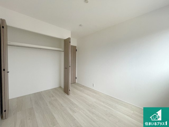 甲賀市甲賀町大原市場　第24-2期　新築一戸建ての洋室|シンプルな洋室は、自分好みのインテリアが楽しめます♪ご家族とインテリアや家具を選びに行くのは新築購入時の醍醐味の一つです。ぜひお楽しみください♪