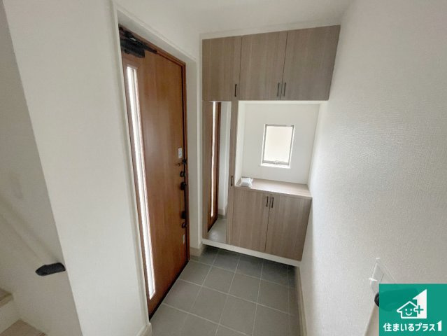 甲賀市甲賀町大原市場　第24-2期　新築一戸建ての玄関|シューズボックスにはたくさんの靴が収納できるので玄関周りはいつもスッキリ！ご家族が増えても安心！