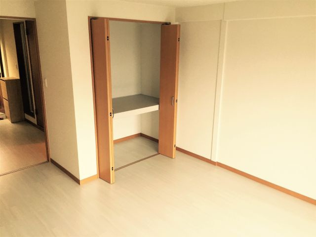 コフレ朝霧の洋室