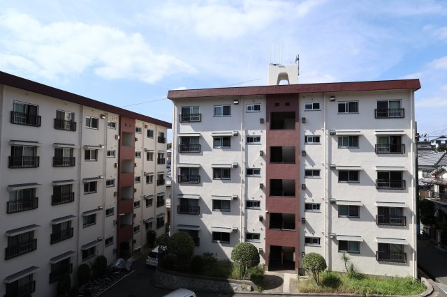 東舞子台ハイツB棟の外観