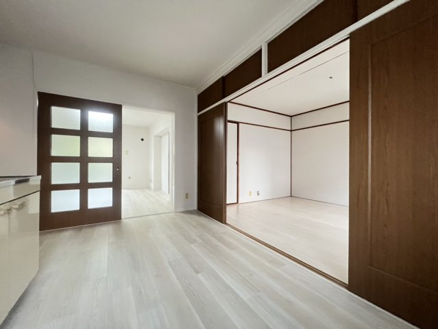 東舞子台ハイツB棟の居間・リビング