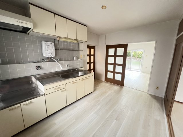 東舞子台ハイツB棟の居間・リビング