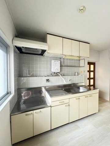 東舞子台ハイツB棟のキッチン