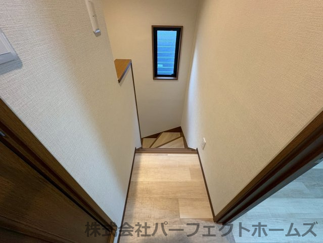 枚方市長尾東町３丁目の中古一戸建の玄関