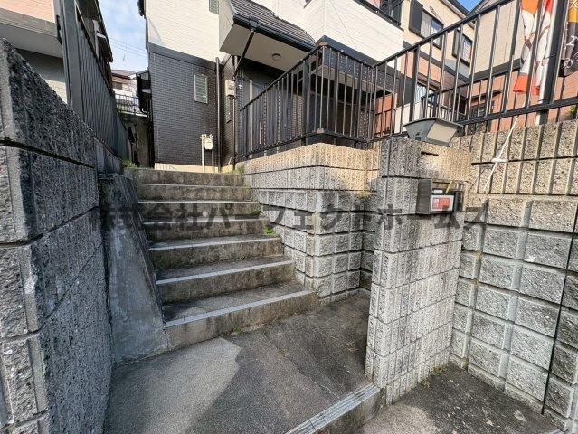 枚方市長尾東町３丁目の中古一戸建のエントランス