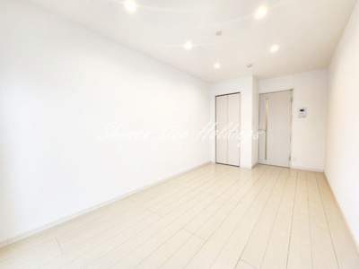 【寝室】 | リブリ・Aquamarine 横須賀 | お洒落な白基調のリビング♪