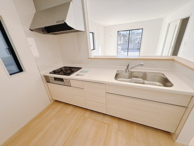 【Cradle garden】宇都宮市今泉町 第5 新築住宅 全2棟のキッチン|〇1号棟　キッチン〇
対面式キッチンで家族と会話を楽しみながら料理ができる嬉しい設計☆お子さまの様子を見守りながら家事が進み、毎日の食卓がもっと温かくなります。
※2026年1月撮影