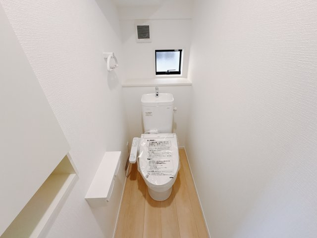 【Cradle garden】宇都宮市今泉町 第5 新築住宅 全2棟のトイレ|〇1号棟　トイレ〇
シャワートイレを採用し、毎日使う場所だからこその快適性をしっかり確保☆清潔感のある空間で、家族みんなが気持ちよく使える設備が整っています。
※2026年1月撮影