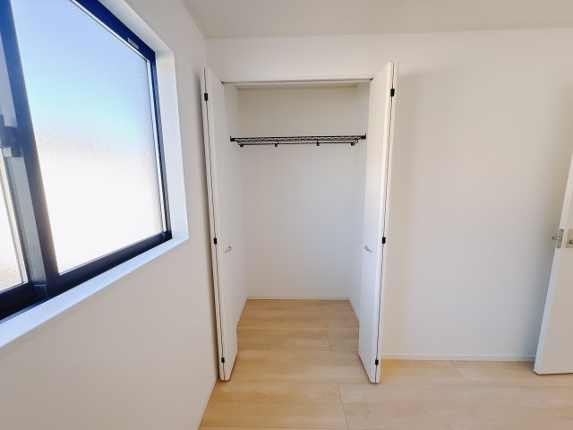 【Cradle garden】宇都宮市今泉町 第5 新築住宅 全2棟の収納|〇1号棟・2F5.2帖洋室〇
全居室便利な収納付き☆しっかり収納して、すっきりとお部屋を使えます。暮らしにちょうどいい収納力です！
※2026年1月撮影