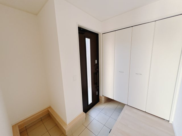 【Cradle garden】宇都宮市今泉町 第5 新築住宅 全2棟の外観|○只今建築中○
「住宅ローンが借りられるか心配…」「住宅ローンの仕組みを教えてほしい」「頭金が無くても購入出来るのか」といった住宅ローンに関する悩みや不安は、まず一度弊社にご相談下さい。
