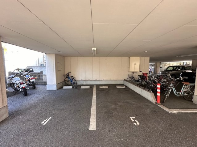 ディオ・ミオの駐車場
