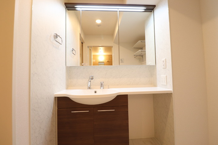 アベニール大倉山の独立洗面台|洗髪洗面化粧台