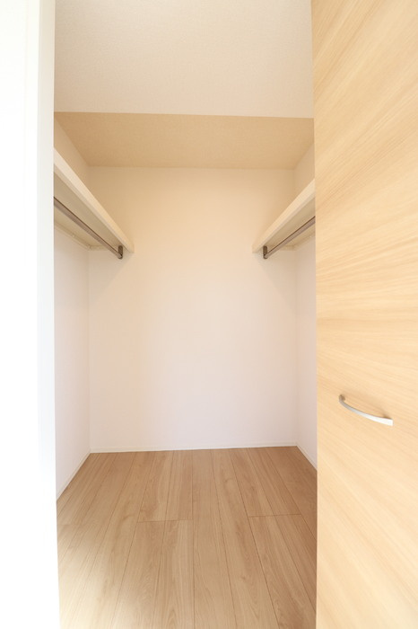 アベニール大倉山の収納|洋室 ウォークインクローゼット