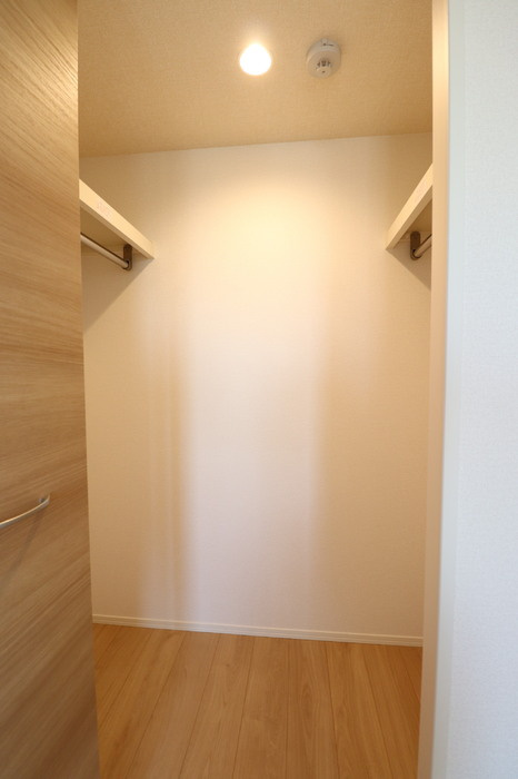 アベニール大倉山の収納|洋室 ウォークインクローゼット