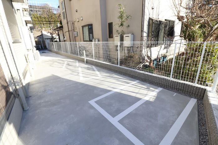 アベニール大倉山のその他共用部分|専用バイク置き場（有料）