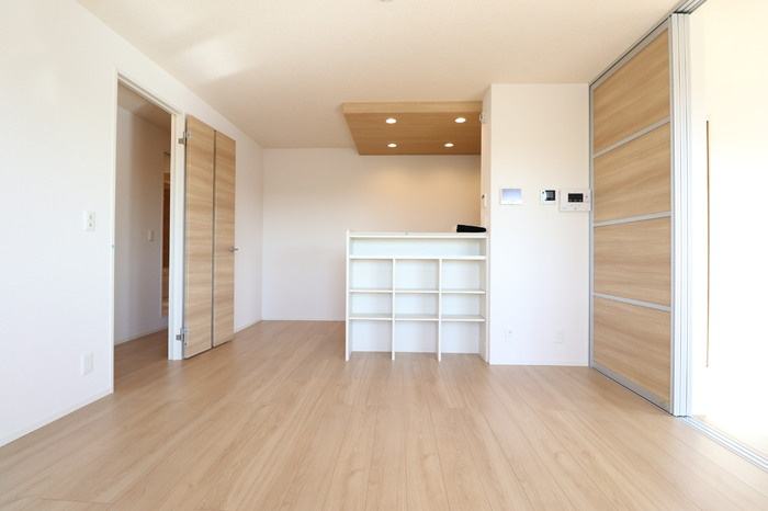 アベニール大倉山の居間・リビング|ＬＤＫ１２．６帖